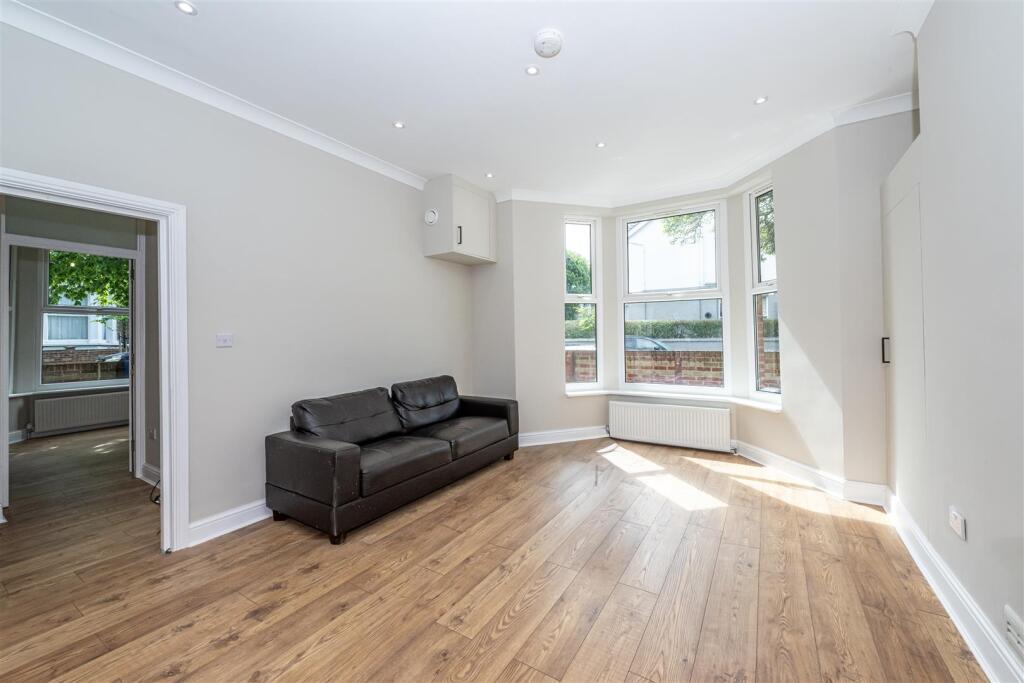 1 bed 1st Floor Flat for rent in Acton. From Jorgensen Turner - Shepherds Bush Office