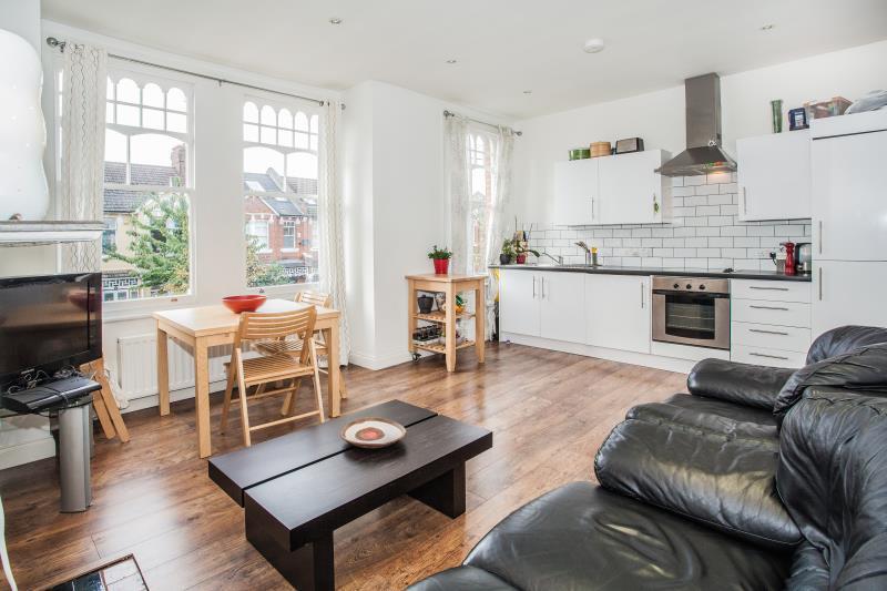 2 bed Annexe for rent in Hammersmith. From Jorgensen Turner - Shepherds Bush Office