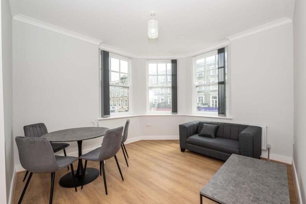 4 bed 1st Floor Flat for rent in Hammersmith. From Jorgensen Turner - Shepherds Bush Office