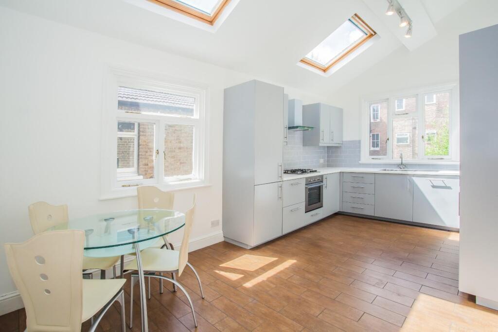 3 bed 1st Floor Flat for rent in Hammersmith. From Jorgensen Turner - Shepherds Bush Office