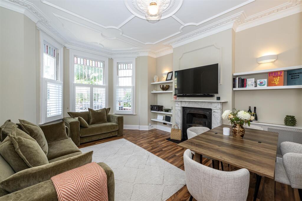 2 bed 1st Floor Flat for rent in Hammersmith. From Jorgensen Turner - Shepherds Bush Office