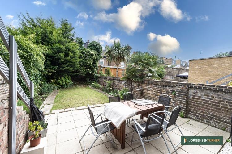 4 bed 1st Floor Flat for rent in Hammersmith. From Jorgensen Turner - Shepherds Bush Office