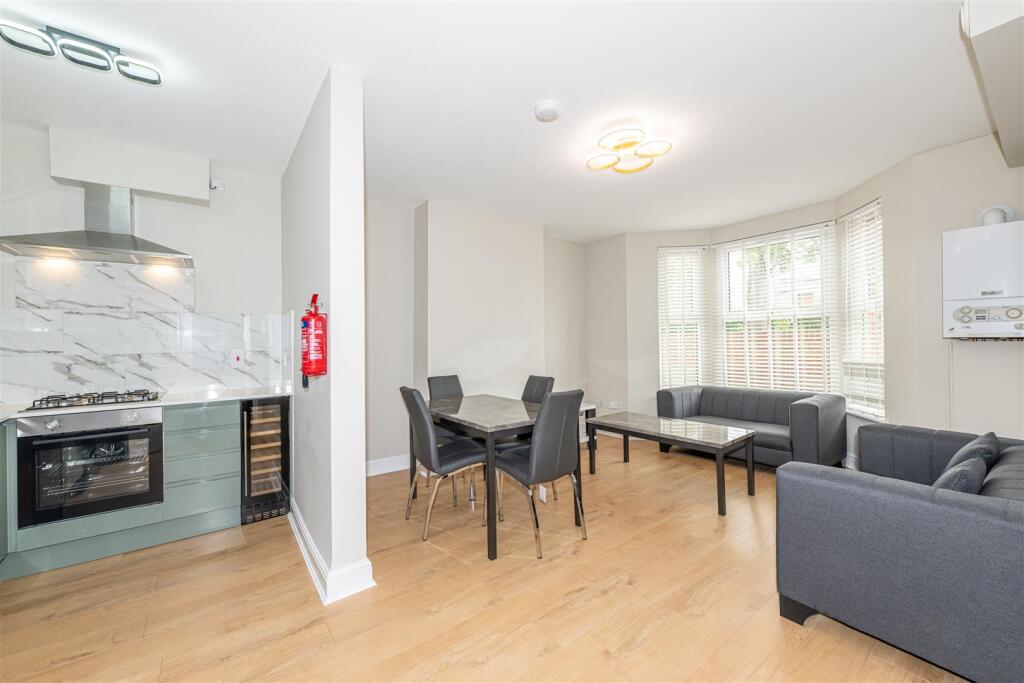 2 bed 1st Floor Flat for rent in Acton. From Jorgensen Turner - Shepherds Bush Office