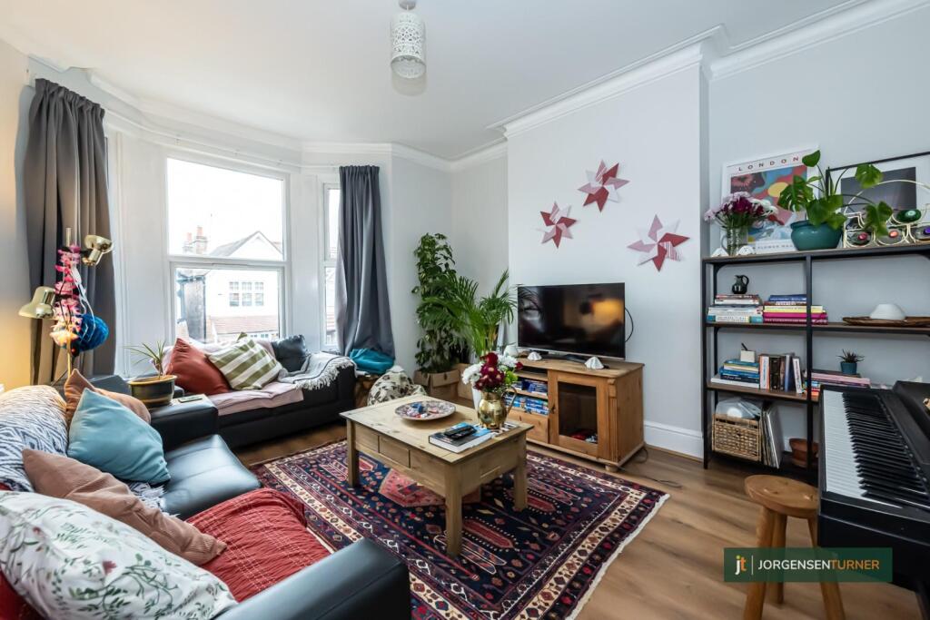 4 bed 1st Floor Flat for rent in Acton. From Jorgensen Turner - Shepherds Bush Office