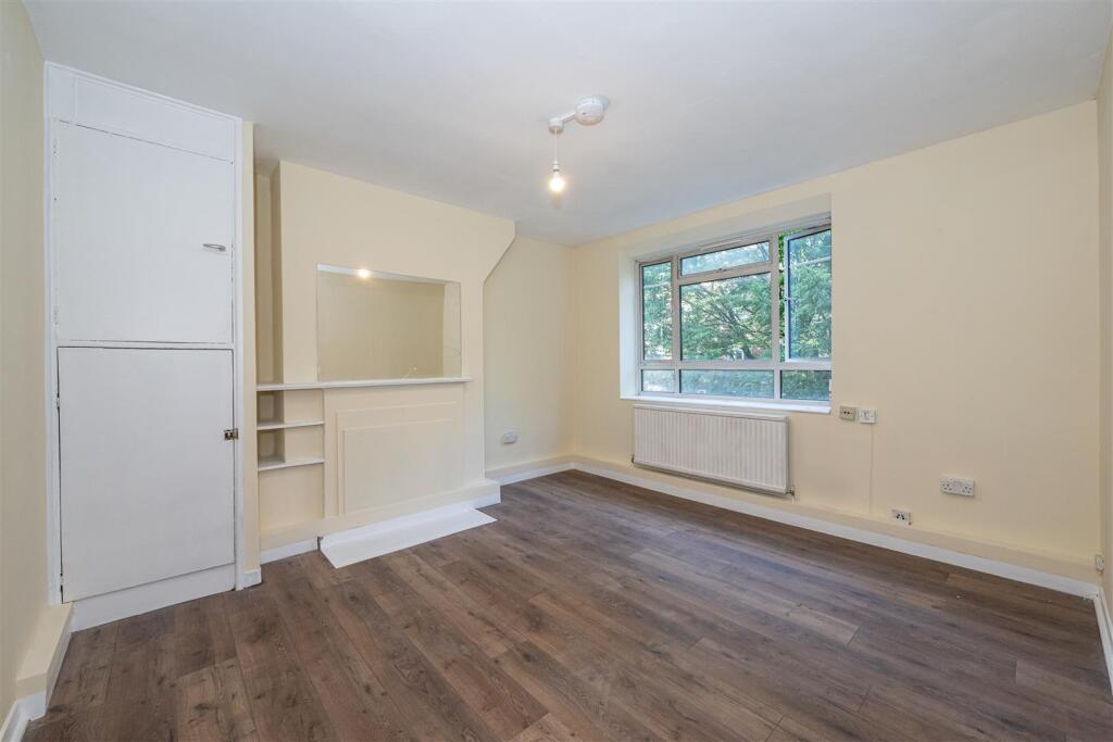 3 bed 1st Floor Flat for rent in Hammersmith. From Jorgensen Turner - Shepherds Bush Office