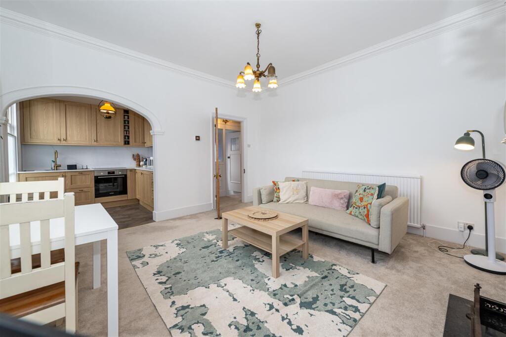 1 bed 1st Floor Flat for rent in Acton. From Jorgensen Turner - Shepherds Bush Office