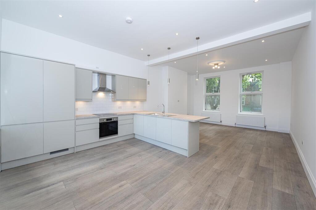 3 bed 1st Floor Flat for rent in Chiswick. From Jorgensen Turner - Shepherds Bush Office