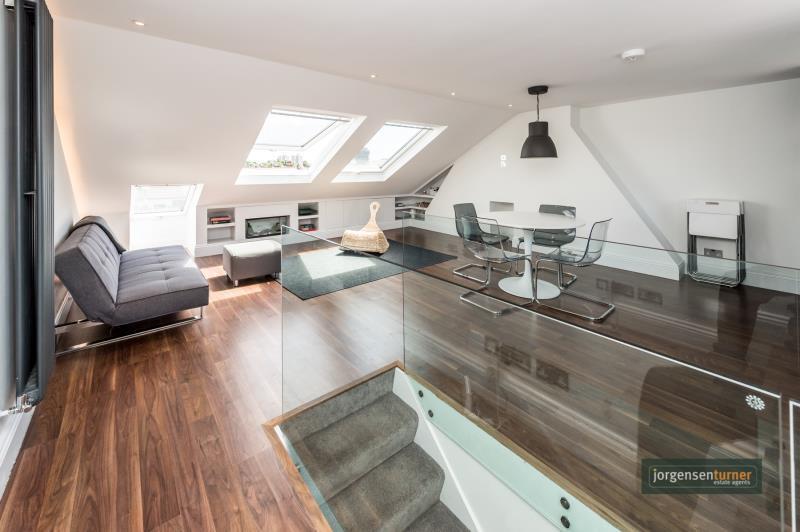 3 bed 1st Floor Flat for rent in Hammersmith. From Jorgensen Turner - Shepherds Bush Office