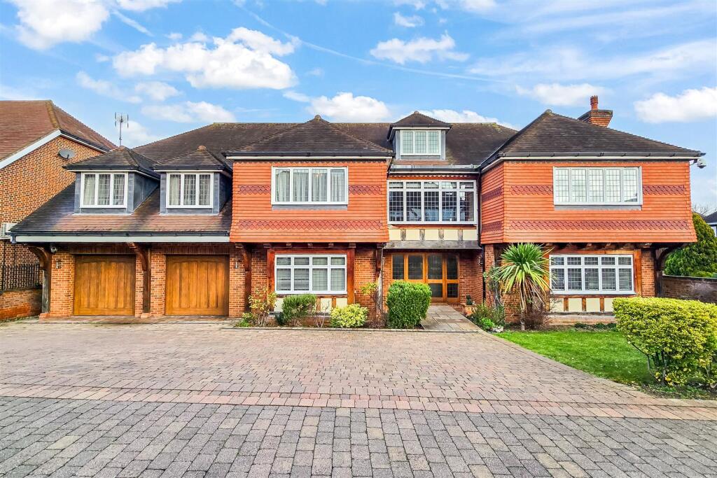 6 bed Detached for rent in Goff's Oak. From JR Property Services 6 bed Detached for rent in Goff's Oak. From JR Property Services
