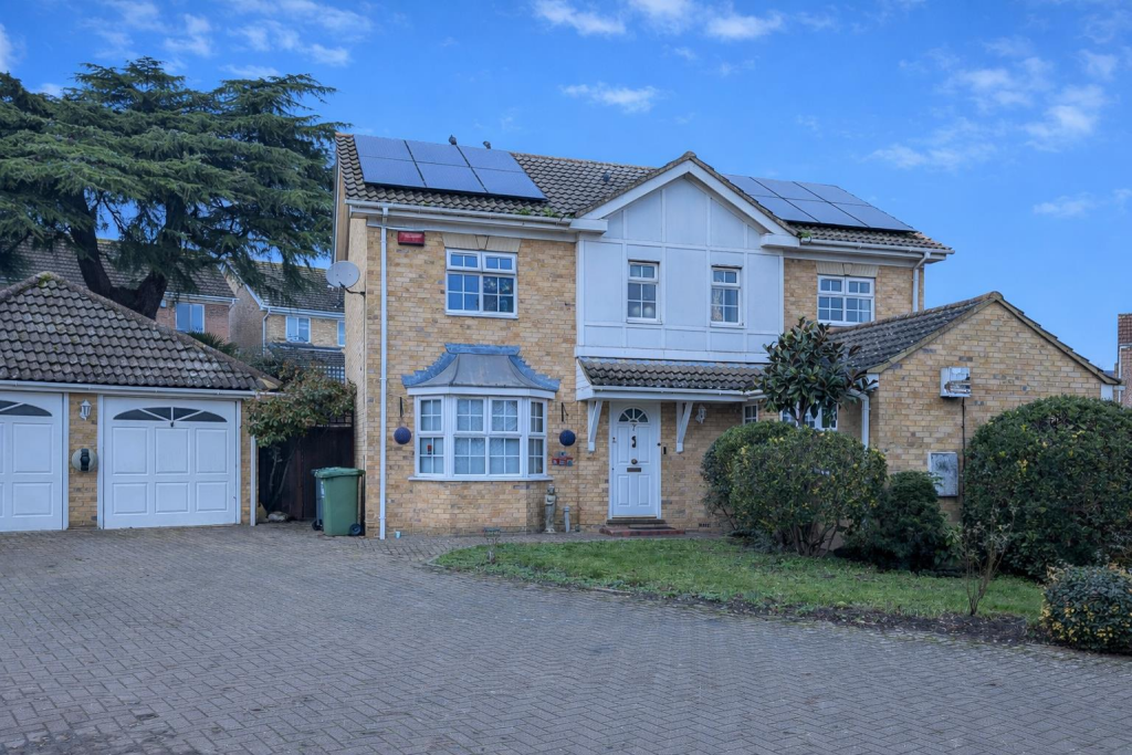 5 bed Detached for rent in Goff's Oak. From JR Property Services 5 bed Detached for rent in Goff's Oak. From JR Property Services