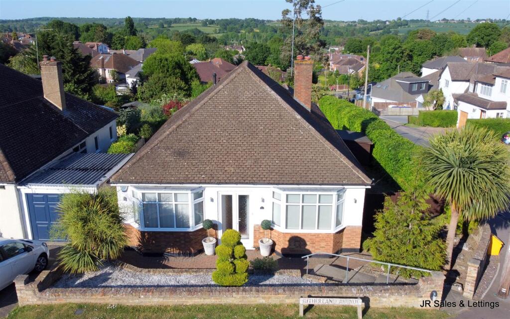 3 bed Detached bungalow for rent in Cuffley. From JR Property Services