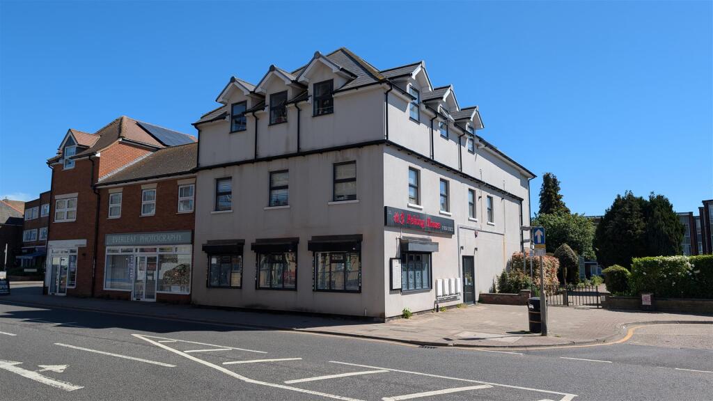 2 bed Apartment for rent in Cheshunt. From JR Property Services