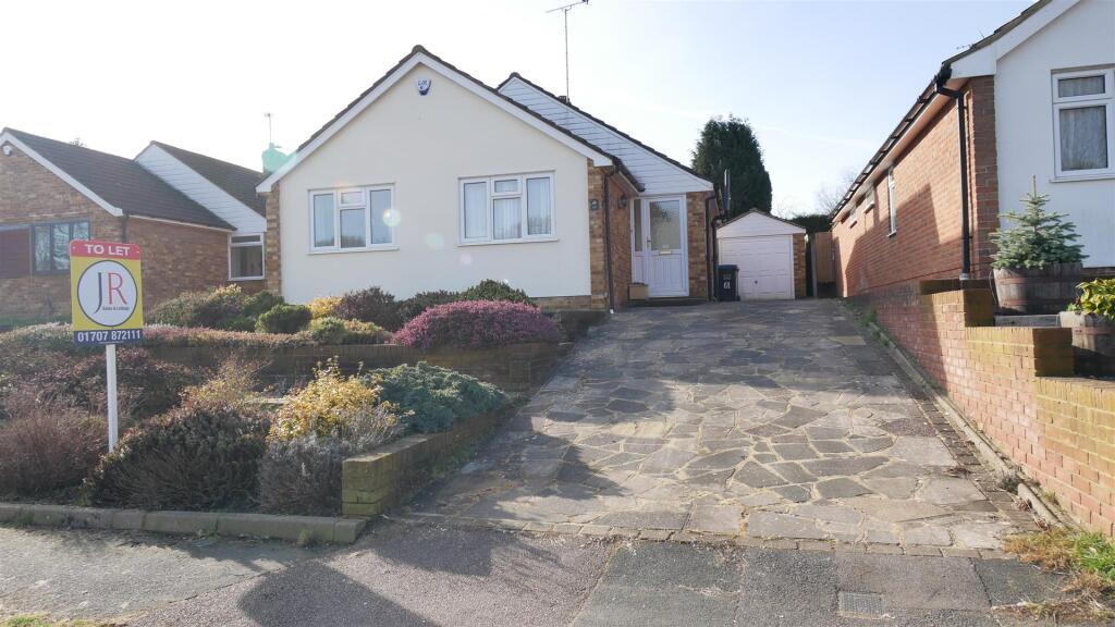 2 bed Detached bungalow for rent in Cuffley. From JR Property Services