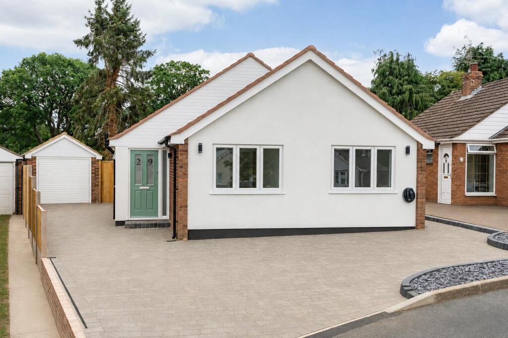 3 bed Detached bungalow for rent in Cuffley. From JR Property Services