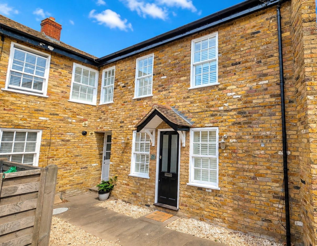 2 bed Semi Detached for rent in Ware. From JR Property Services 2 bed Semi Detached for rent in Ware. From JR Property Services