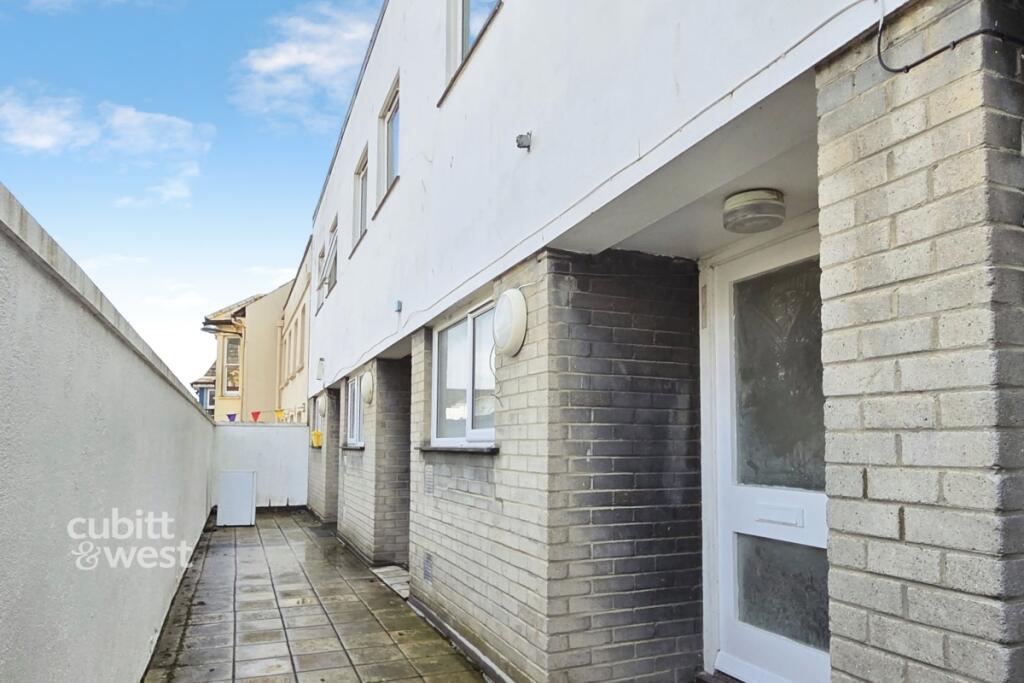 4 bed Annexe for rent in Bognor Regis. From Cubitt & West Residential Lettings - Bognor Regis 4 bed Annexe for rent in Bognor Regis. From Cubitt & West Residential Lettings - Bognor Regis