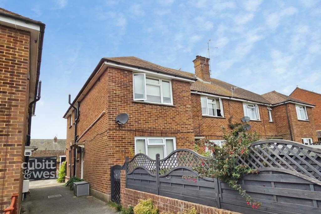 1 bed Duplex for rent in Worthing. From Cubitt & West Residential Lettings - Bognor Regis 1 bed Duplex for rent in Worthing. From Cubitt & West Residential Lettings - Bognor Regis