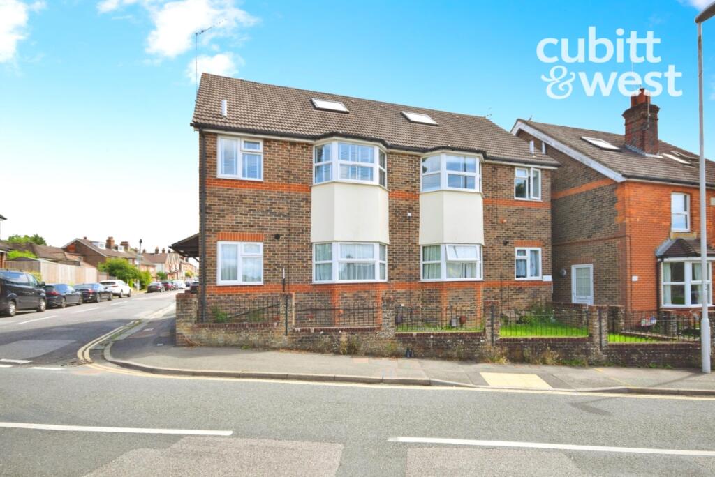 2 bed Annexe for rent in East Grinstead. From Cubitt & West Residential Lettings - Crawley 2 bed Annexe for rent in East Grinstead. From Cubitt & West Residential Lettings - Crawley