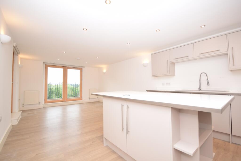 2 bed Penthouse for rent in East Grinstead. From Cubitt & West Residential Lettings - Crawley 2 bed Penthouse for rent in East Grinstead. From Cubitt & West Residential Lettings - Crawley