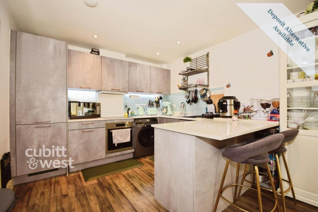3 bed Apartment for rent in Crawley. From Cubitt & West Residential Lettings - Crawley 3 bed Apartment for rent in Crawley. From Cubitt & West Residential Lettings - Crawley