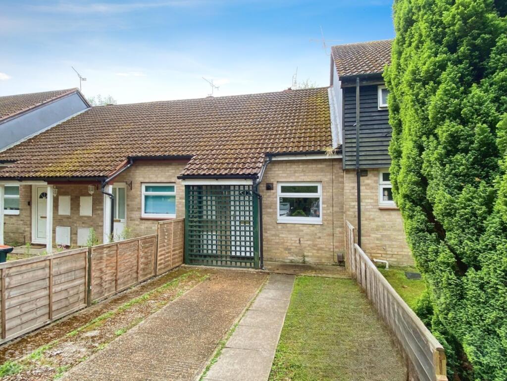 1 bed Mid Terraced House for rent in Crawley. From Cubitt & West Residential Lettings - Crawley