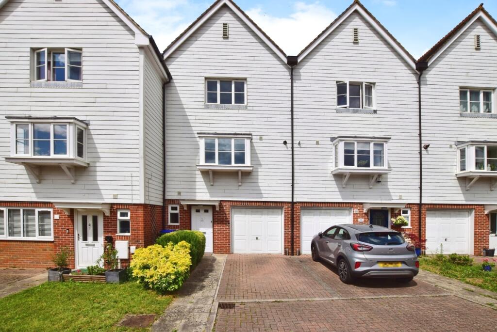 3 bed Town House for rent in Horsham. From Cubitt & West Residential Lettings - Horsham