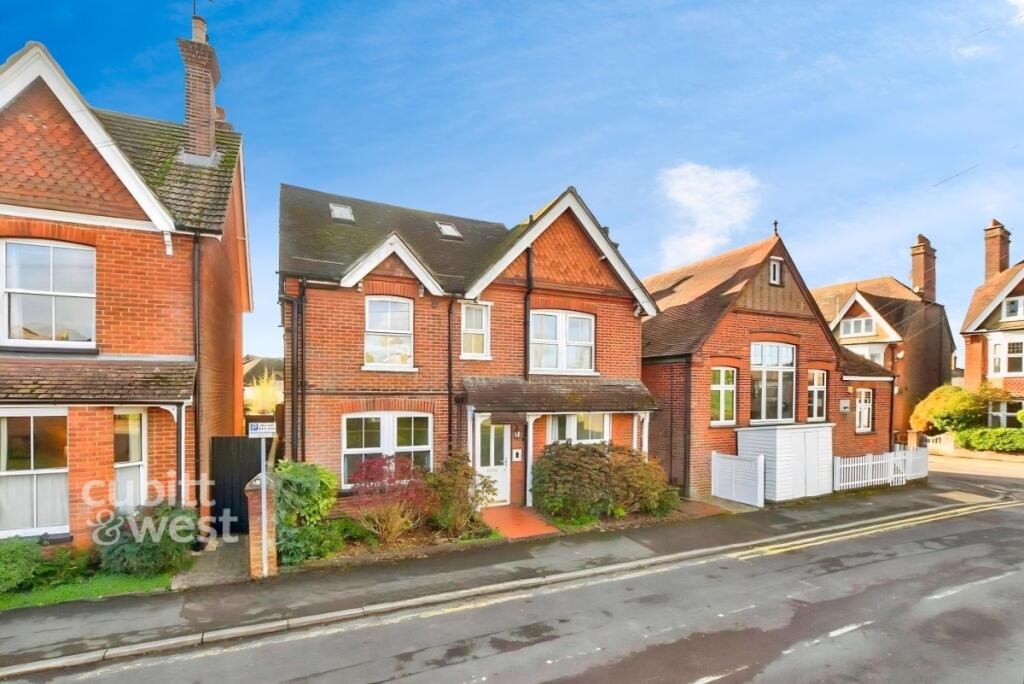 2 bed Apartment for rent in Elmbridge Village. From Cubitt & West Residential Lettings - Horsham