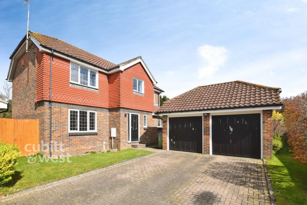 4 bed Detached for rent in Faygate. From Cubitt & West Residential Lettings - Horsham 4 bed Detached for rent in Faygate. From Cubitt & West Residential Lettings - Horsham