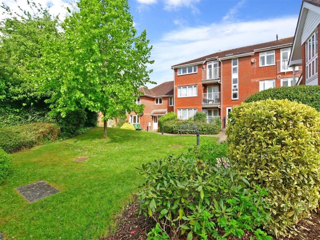 3 bed Apartment for rent in Haywards Heath. From Cubitt & West Residential Lettings - Horsham