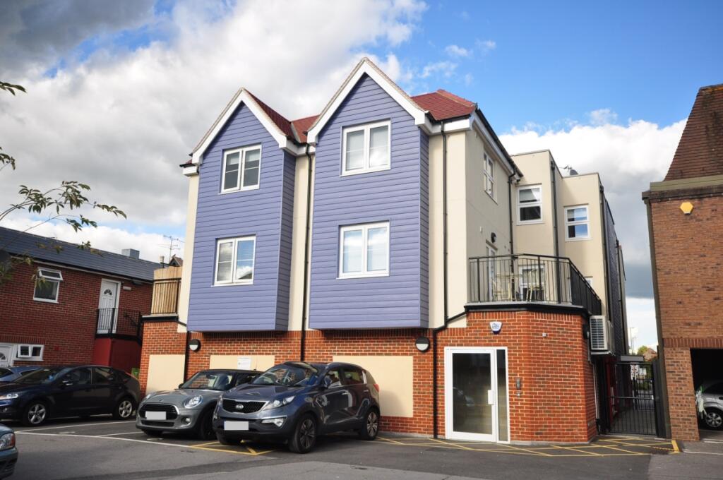 1 bed 1st Floor Flat for rent in Horsham. From Cubitt & West Residential Lettings - Horsham 1 bed 1st Floor Flat for rent in Horsham. From Cubitt & West Residential Lettings - Horsham