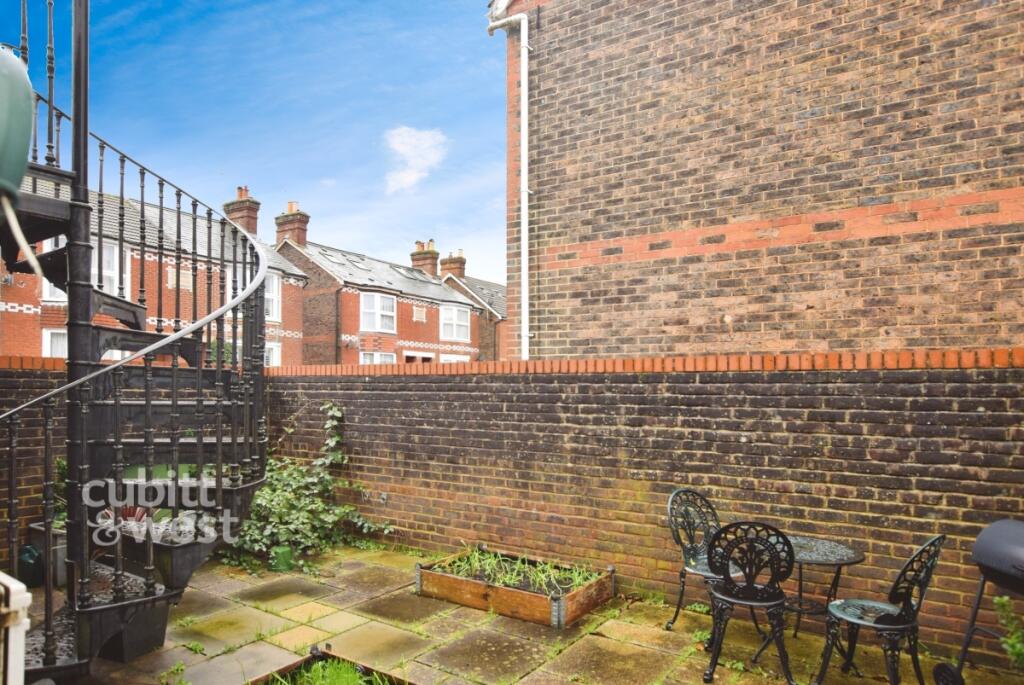 1 bed Annexe for rent in Tower Hill. From Cubitt & West Residential Lettings - Horsham