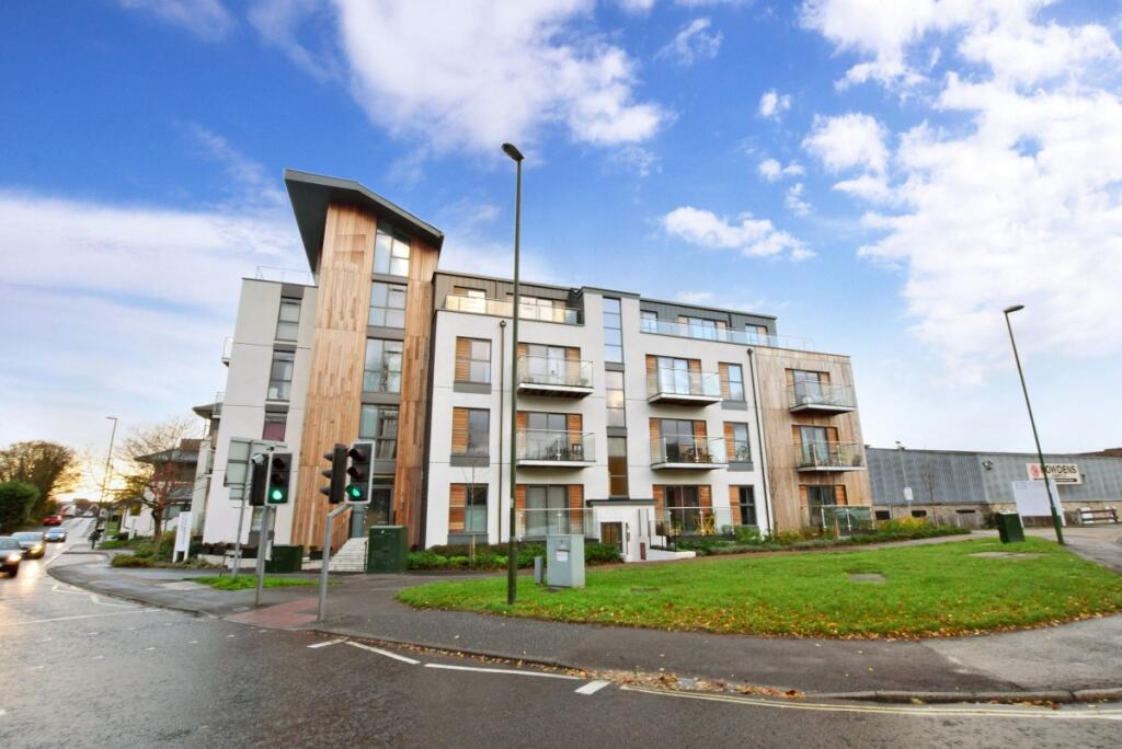 1 bed 1st Floor Flat for rent in Tower Hill. From Cubitt & West Residential Lettings - Horsham