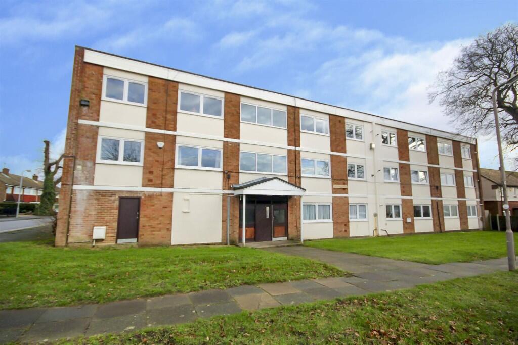 2 bed 1st Floor Flat for rent in Crow Green. From Keith Ashton - Brentwood - Lettings