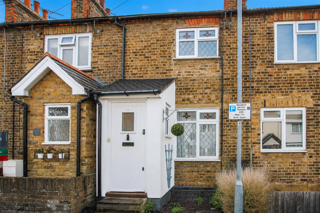 2 bed Mid Terraced House for rent in South Weald. From Keith Ashton - Brentwood - Lettings 2 bed Mid Terraced House for rent in South Weald. From Keith Ashton - Brentwood - Lettings