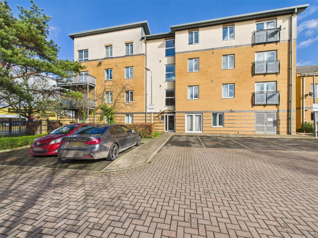 2 bed Apartment for rent in Swindon. From The Property Centre - Cheltenham