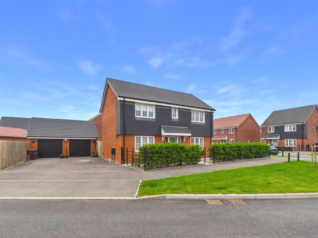 4 bed Detached for rent in . From The Property Centre - Churchdown