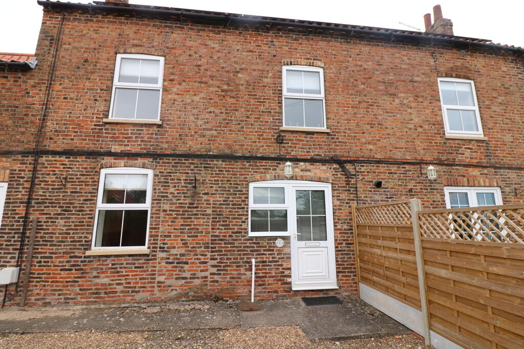 2 bed Mid Terraced House for rent in Gilberdyke. From CJ Property - Hessle