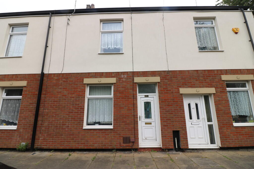 3 bed Mid Terraced House for rent in Hull. From CJ Property - Hessle