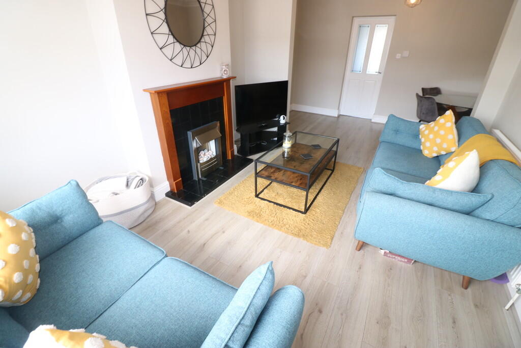 2 bed Mid Terraced House for rent in Anlaby. From CJ Property - Hessle