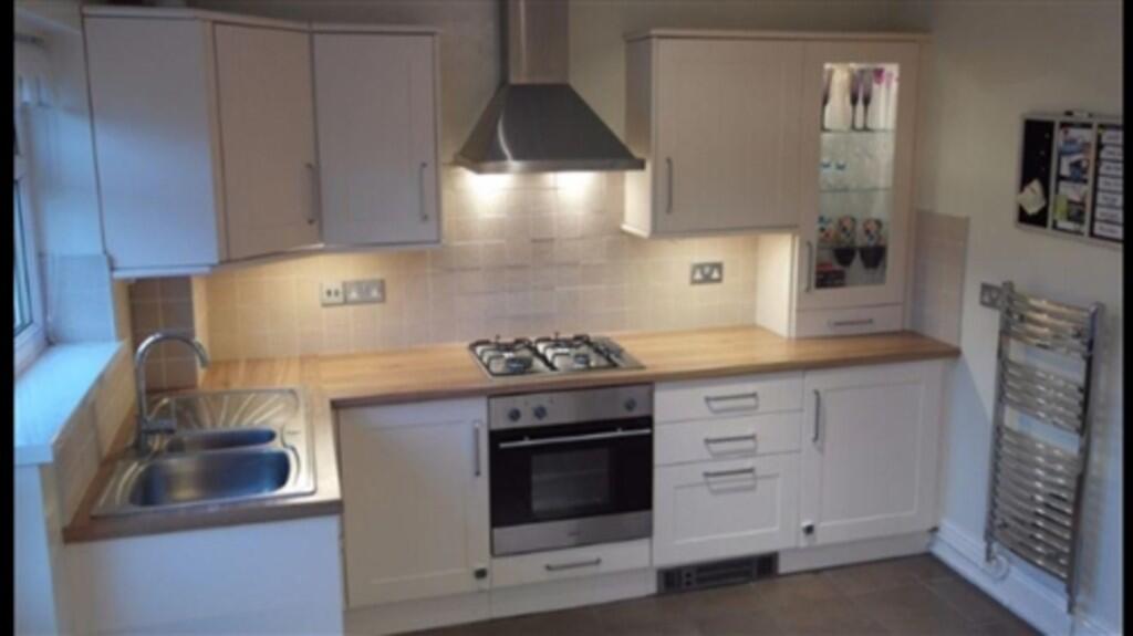 2 bed Mid Terraced House for rent in Hull. From CJ Property - Hessle