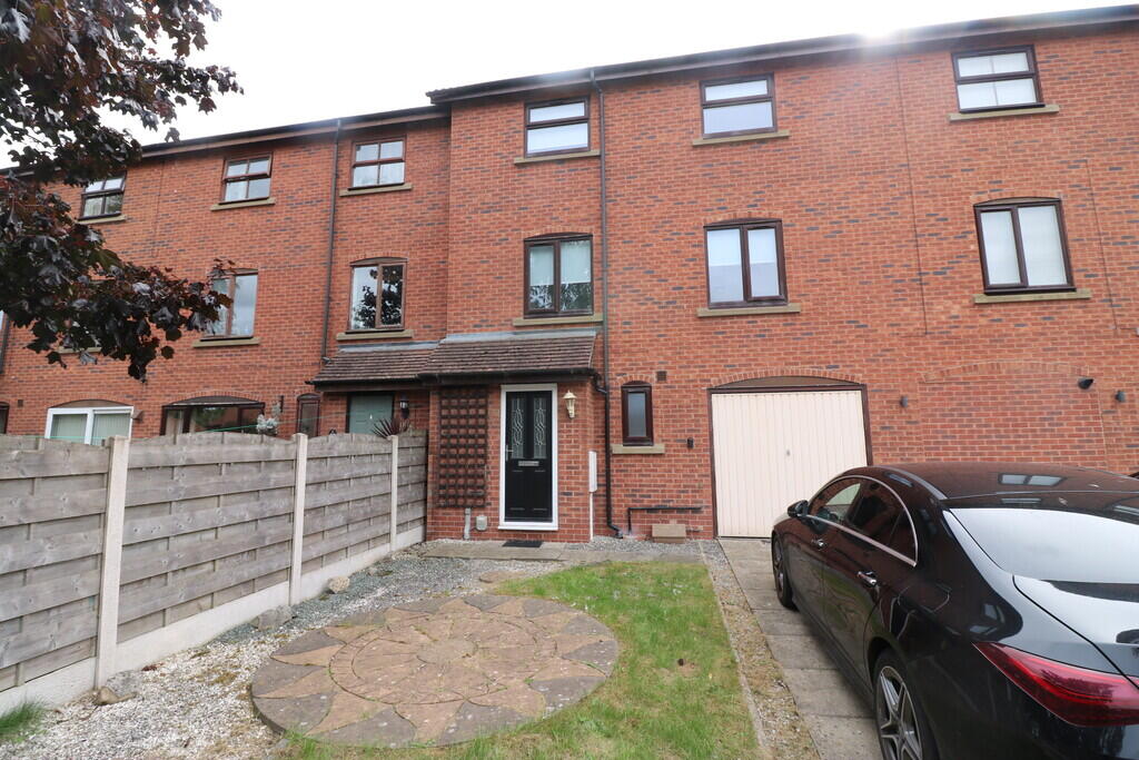 3 bed Mid Terraced House for rent in Beverley. From CJ Property - Hessle