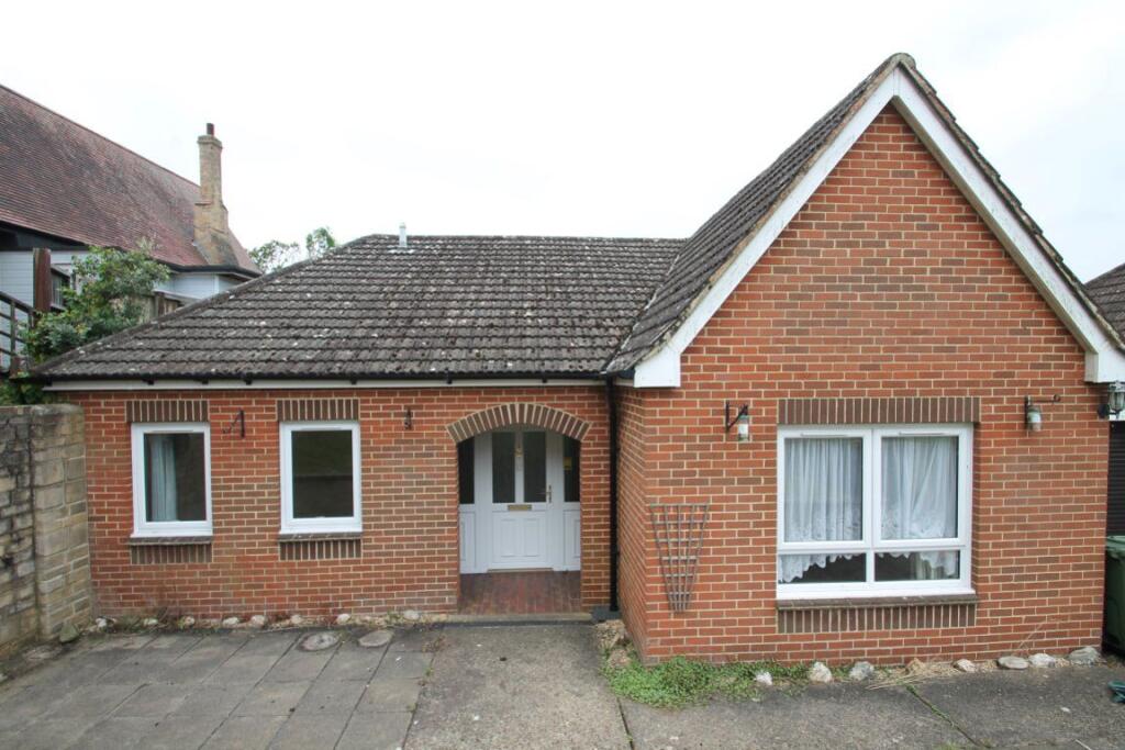 2 bed Bungalow for rent in Ryde. From Island Lettings - Ryde