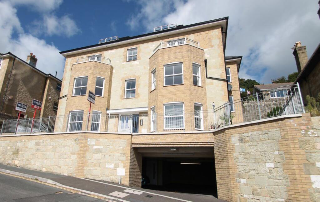 2 bed Apartment for rent in Ventnor. From Island Lettings - Ryde