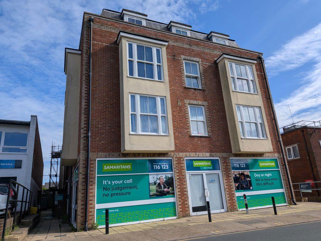 2 bed Apartment for rent in Newport. From Island Lettings - Ryde