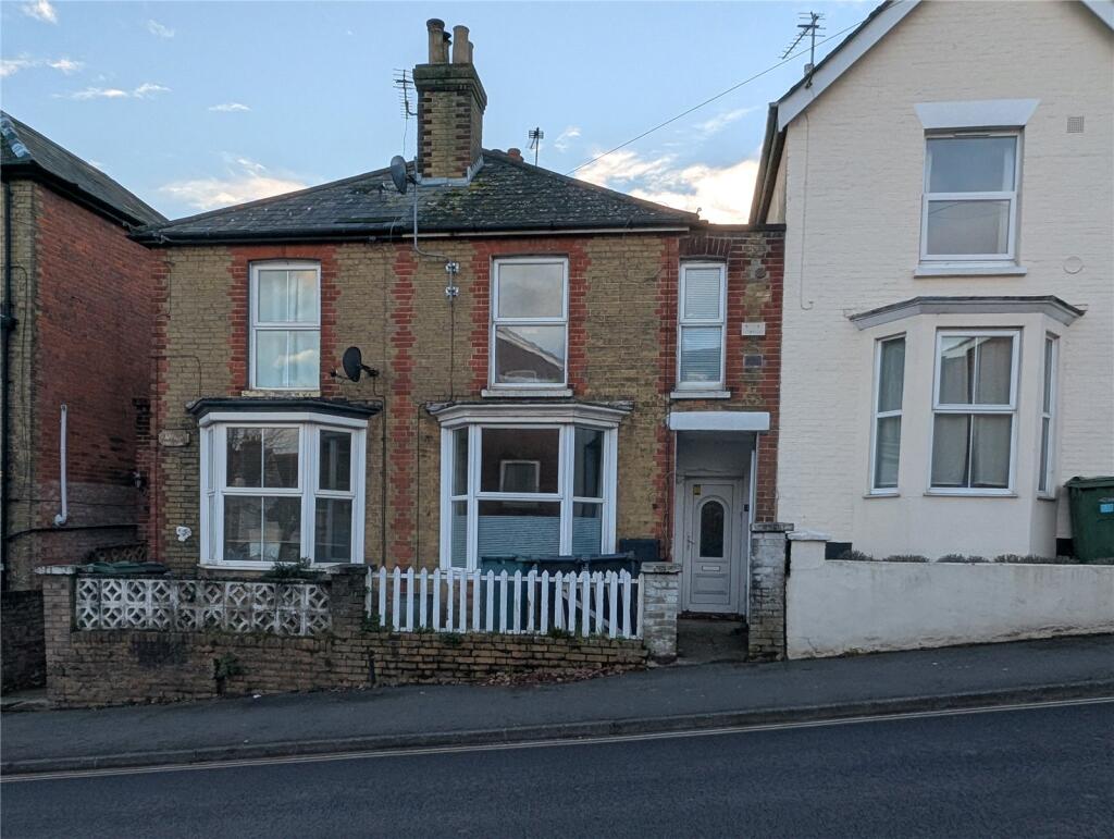 3 bed Mid Terraced House for rent in Cowes. From Island Lettings - Ryde