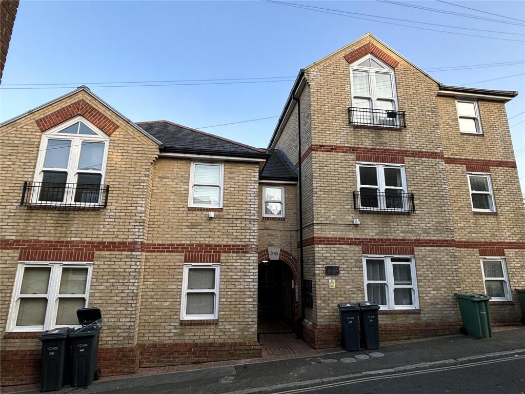 2 bed Apartment for rent in . From Island Lettings - Ryde