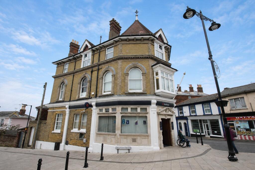 1 bed Apartment for rent in Shanklin. From Island Lettings - Ryde