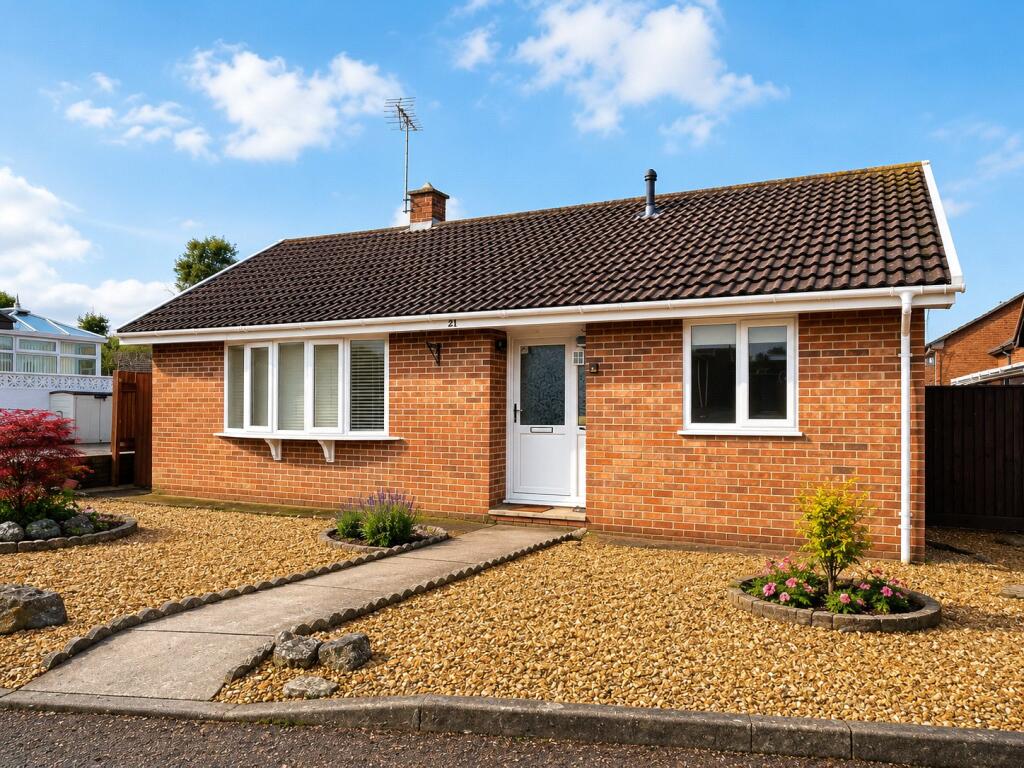 2 bed Bungalow for rent in Apse Heath. From Island Lettings - Ryde