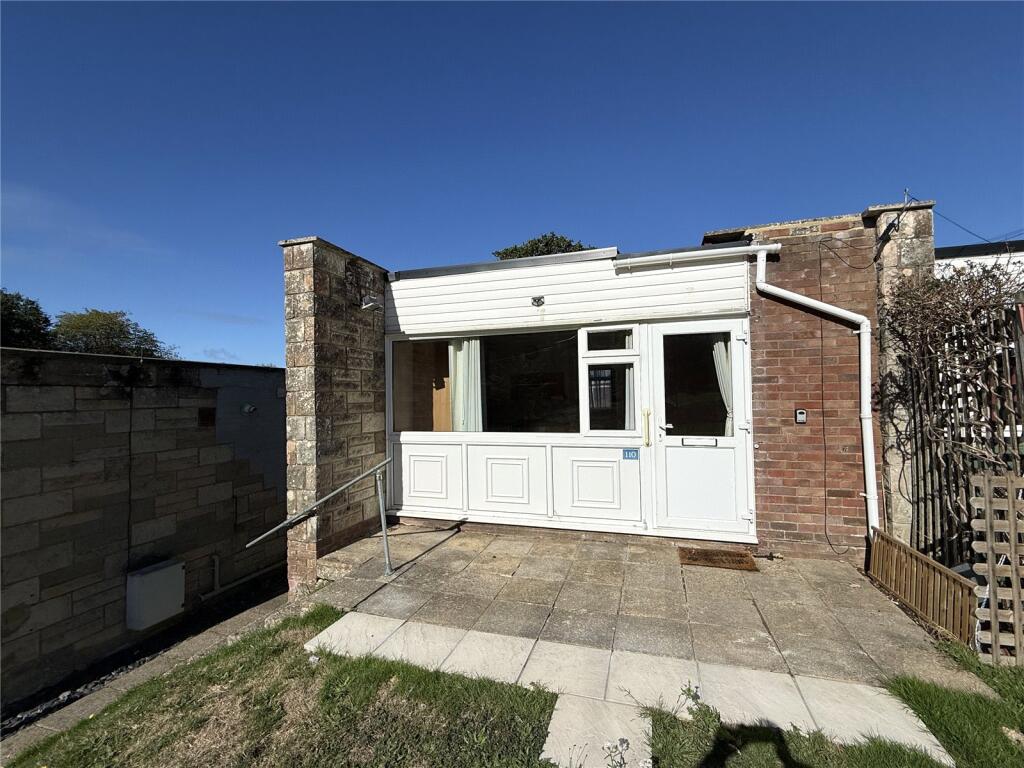 2 bed Bungalow for rent in Rew Street. From Island Lettings - Ryde