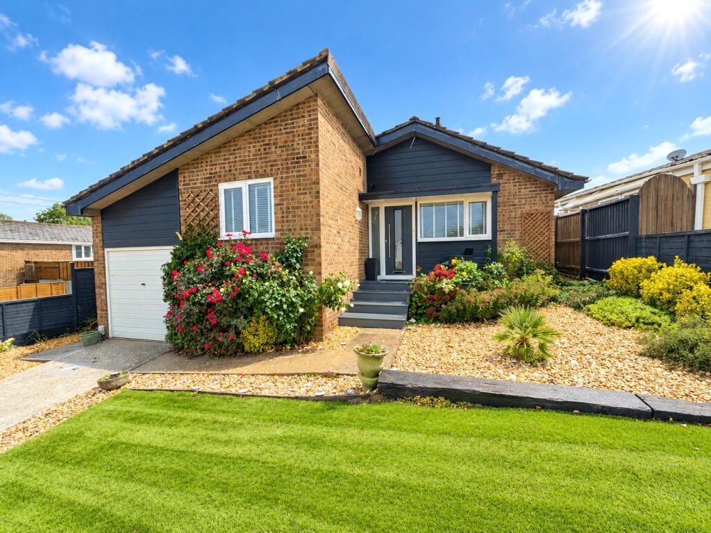 3 bed Bungalow for rent in Wootton. From Island Lettings - Ryde